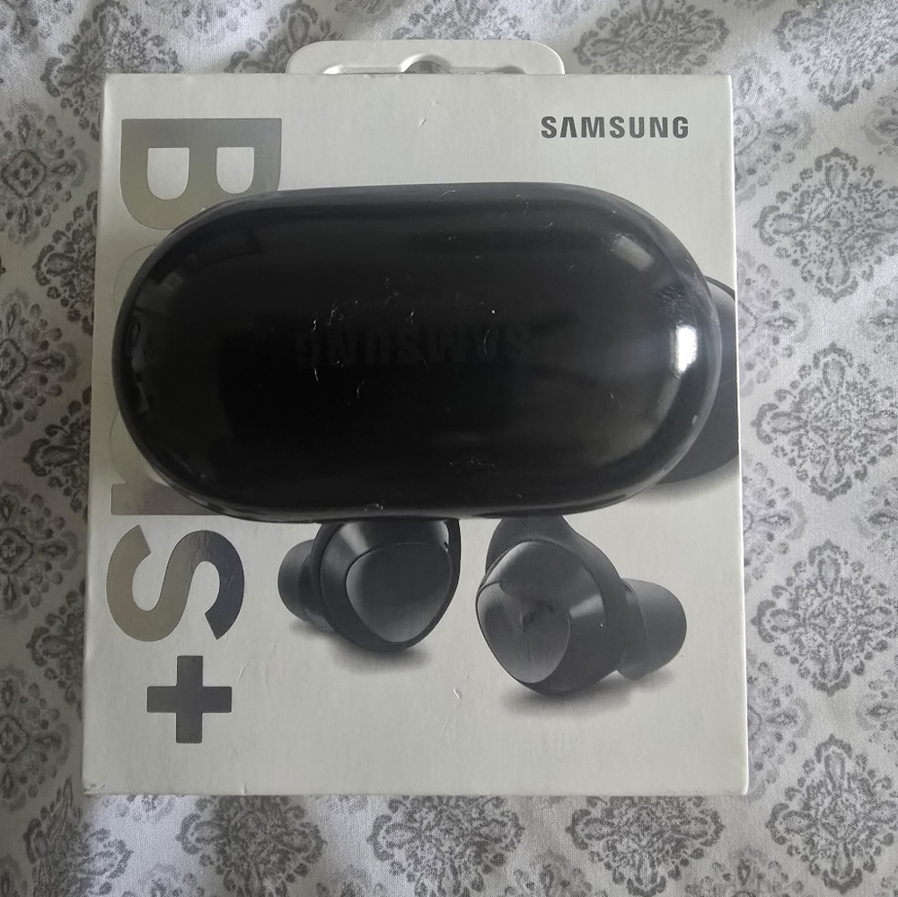 Samsung Black Wireless Earbuds Plus